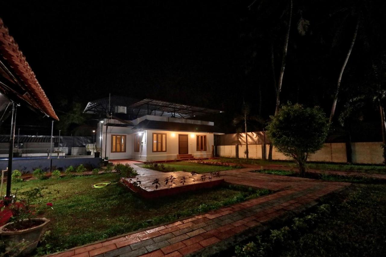Waves And Shores Beach Villa Марарикулам Екстериор снимка