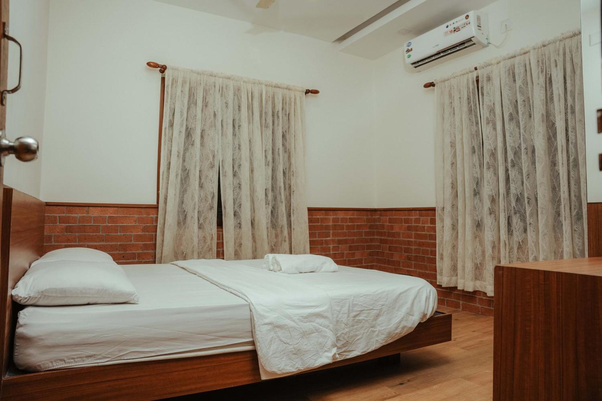 Waves And Shores Beach Villa Марарикулам Екстериор снимка